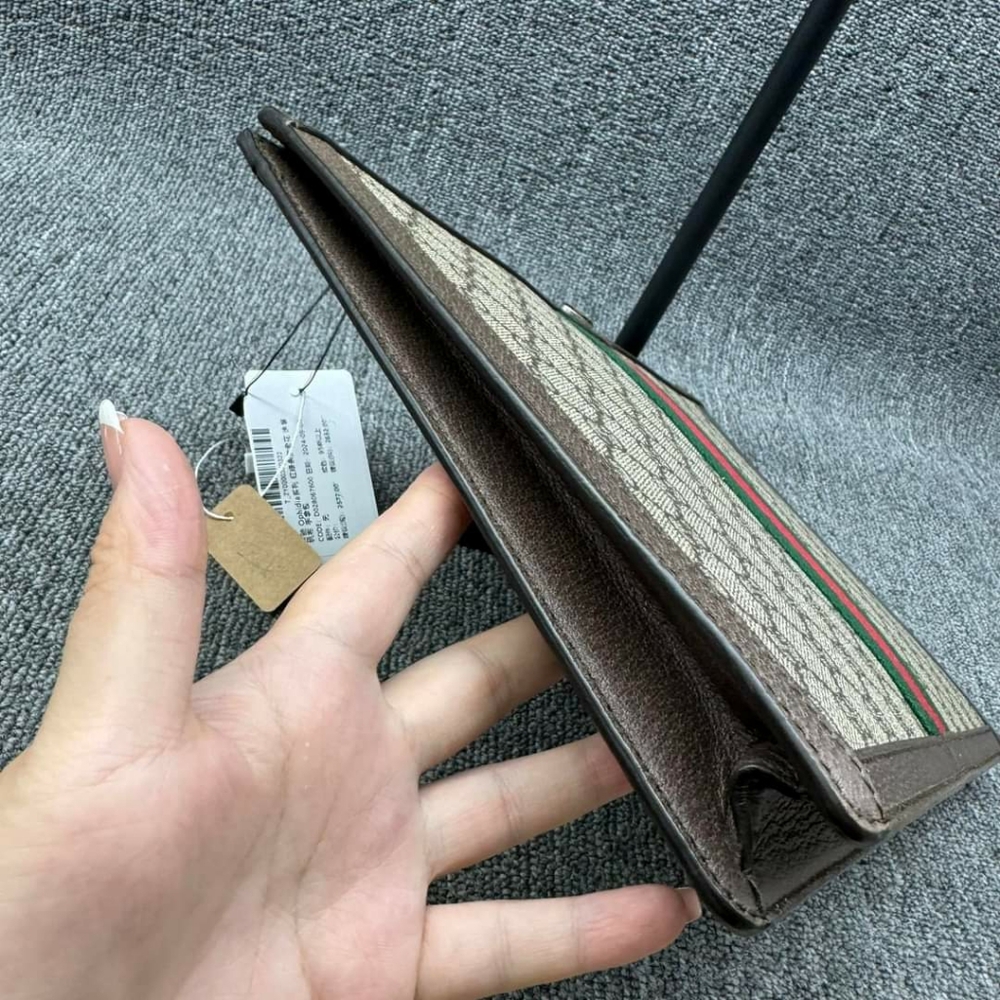 100% Authentic Gucci Leather Clutch - Picture 8 of 10